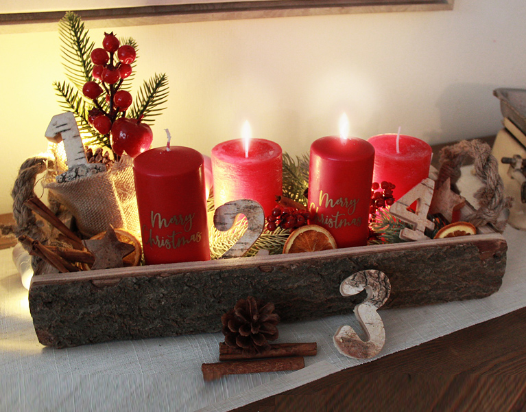 Adventskranz traditionell natürlich rot
