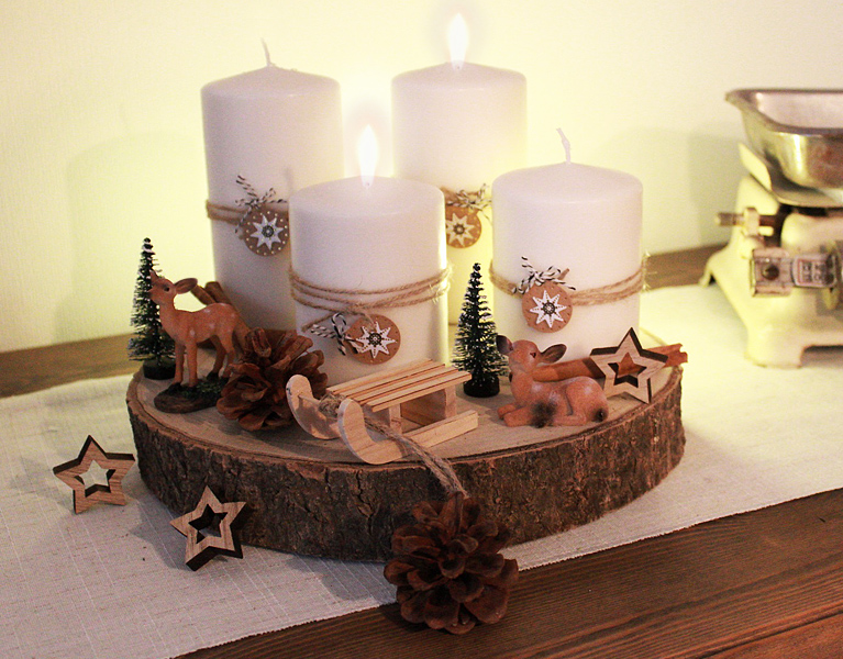 Adventskranz Baumscheibe Kerzen