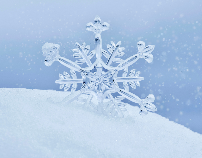 Winterdeko mit Schnee & Eis