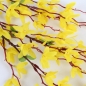 Nahaufnahme der Kunstblume Forsythien-, Goldglöckchenzweig, 83 cm.