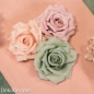 Dekobeispiel mit der Kunstblume Rosenkopf in Altrosa, 90 mm.