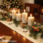 Weihnachtstisch mit dem Adventskranz Holzbrett mit 4 Metall Kerzenhaltern, in Braun/Silber, 42 cm. Klassisch und weihnachtlich.