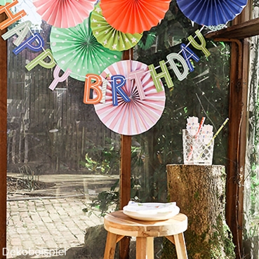 Dekobeispiel für eine bunte Geburtstagsdeko.