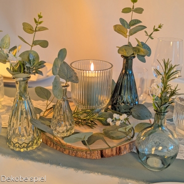 Dekobeispiel mit dem Mini Glas Flaschen Väschen Classy in Eukalyptus, 10,5 cm.