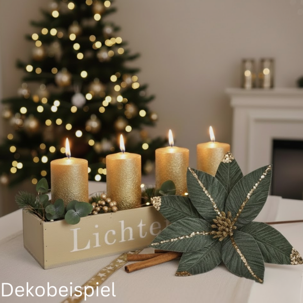 Dekobeispiel für die Holz Adventskiste, Adventskranz, Shabby Stil, -Lichterglanz- in Gold/Weiß, 50 cm.
