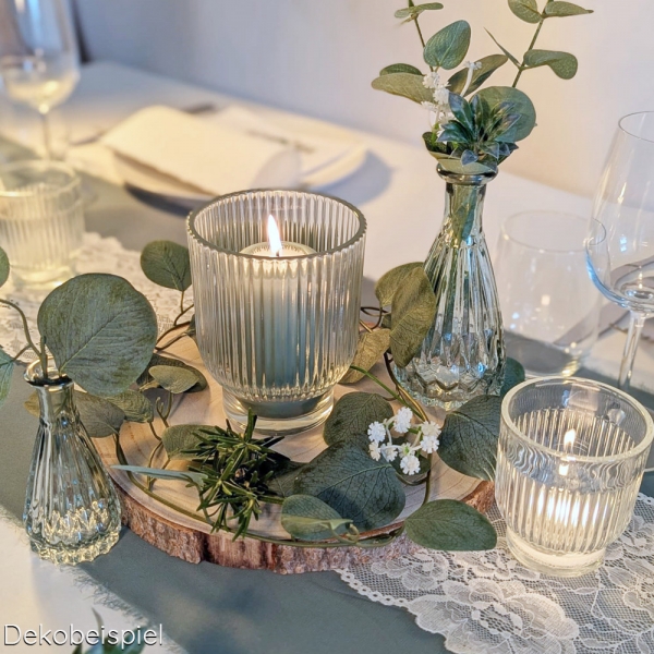 Dekobeispiel mit den Glas Flaschen Väschen Classy in Eukalyptus.