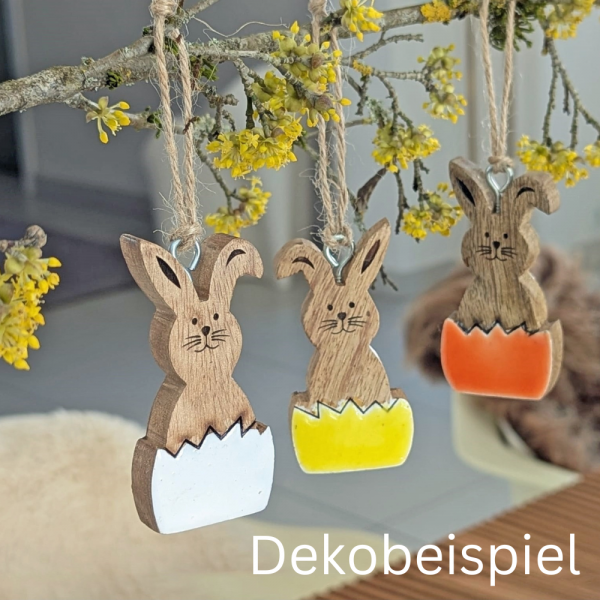 drei hängende Osterhasen aus Holz bunt