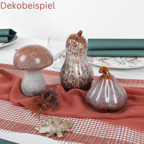 Herbst Dekobeispiel mit dem Steingut Kürbis, spitz in Beige/Braun glasiert, 15 cm.