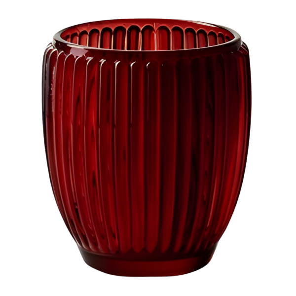 Rotes geriffeltes Glas-Windlicht mit warmem Farbton für stimmungsvolle Tischdekoration.